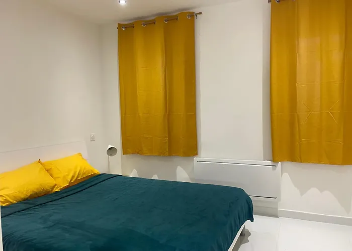 Quarto em Acomodações Particulares Privee En Centre-ville Trèbes